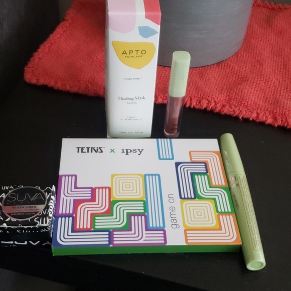 Makeup - Picture 2 of 3